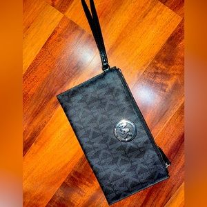 REAL Michael Kors Wristlet